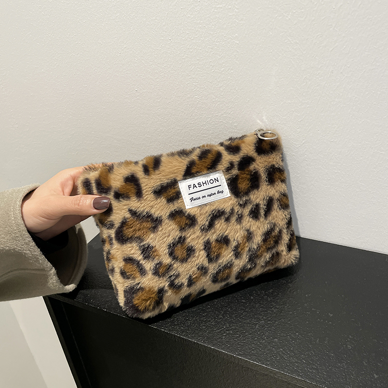 ヒョウ柄ぬいぐるみ化粧バッグ大容量ポータブル旅行用トイレタリ - Travel Accessories Toiletries のレビューと価格
