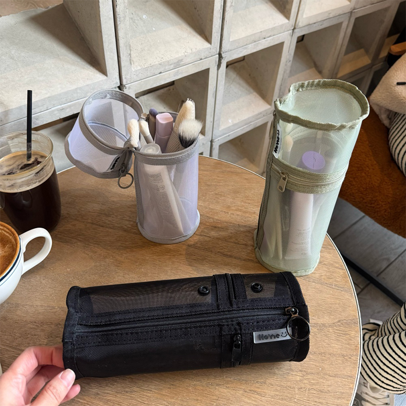 ポータブルメッシュ両用メイクブラシ収納バッグ、大容量スタンド - Travel Accessories Toiletries のレビューと価格